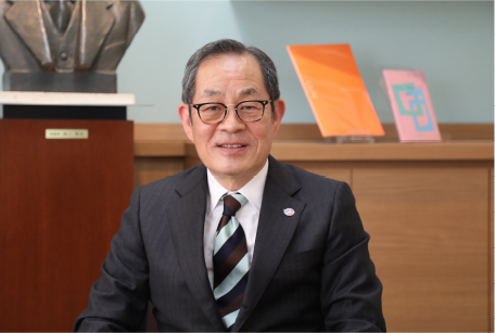 取締役会長　岸川吉隆
